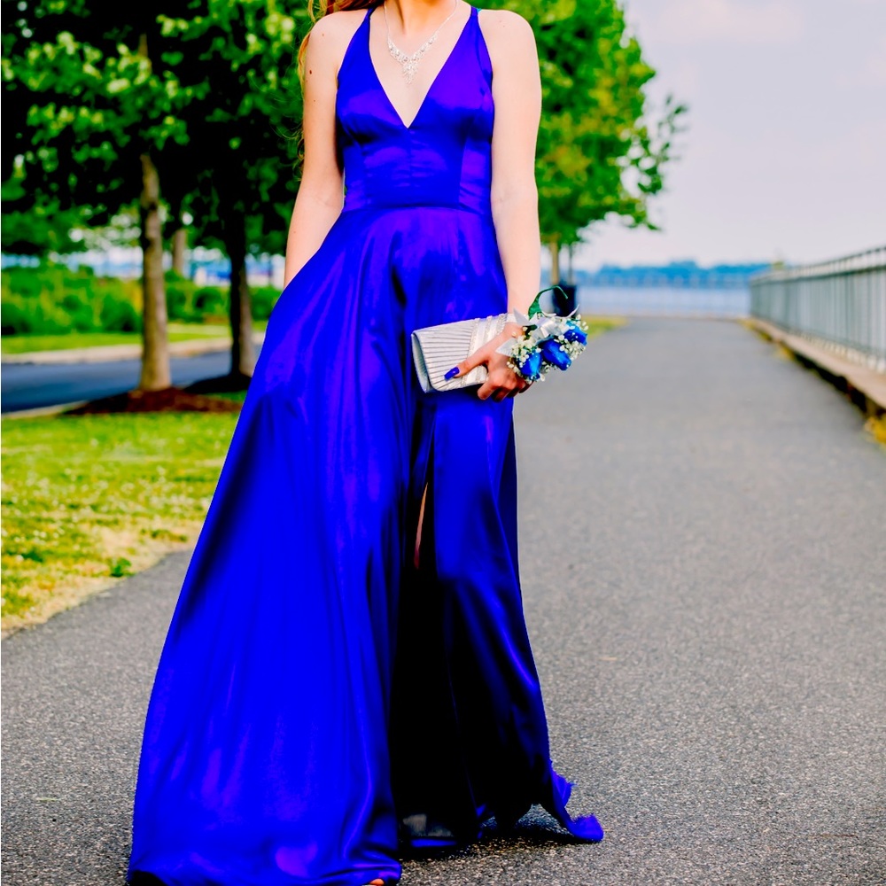 I’m selling my prom dress (senior year)